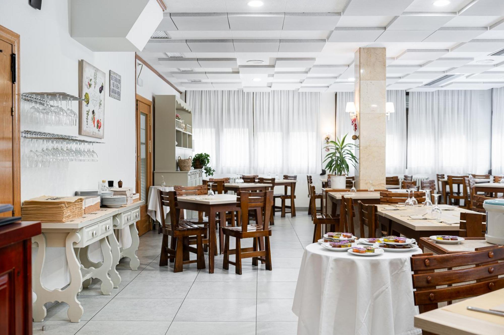 Sabiñánigo Hotel Mi Casa מראה חיצוני תמונה