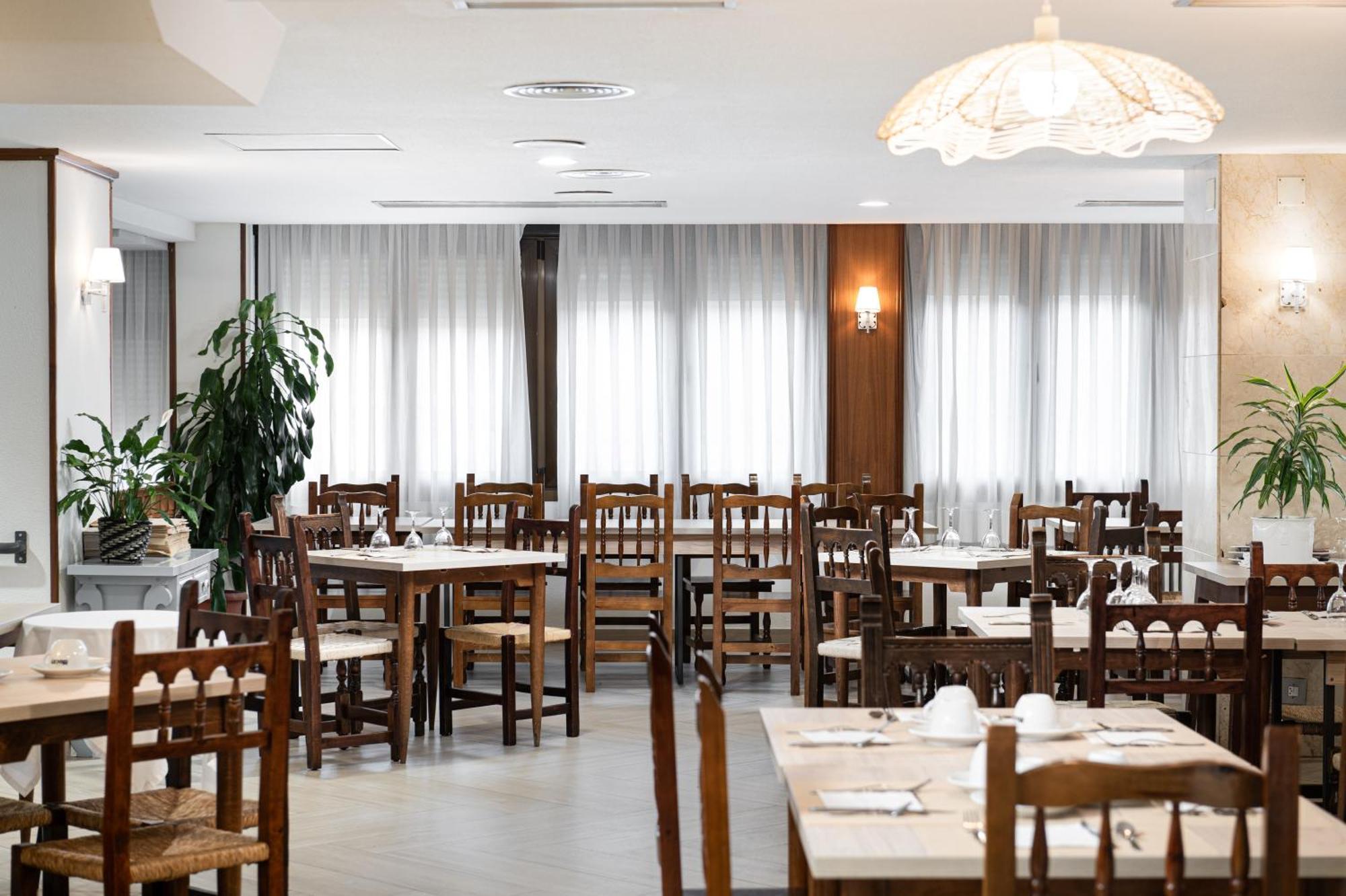 Sabiñánigo Hotel Mi Casa מראה חיצוני תמונה